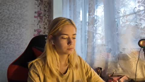 Snapshot of charleneschonert chatting on October 29, 7:45 am charleneschonert online show from October 29, 7:45 am