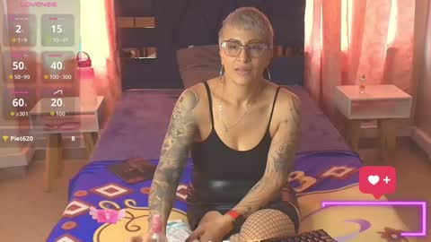 CHARLOTTE GRAY online show from November 25, 12:51 pm