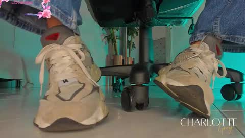 charlotte  grey online show from December 4, 8:09 pm