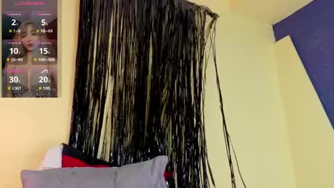 CHARLOTTE online show from April 19, 7:38 pm