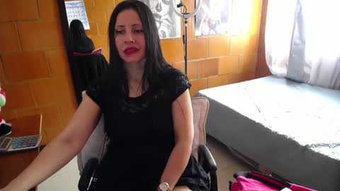 Snapshot of charlotte_temple chatting on December 21, 2:15 pm Charlotte online show from December 21, 2:15 pm