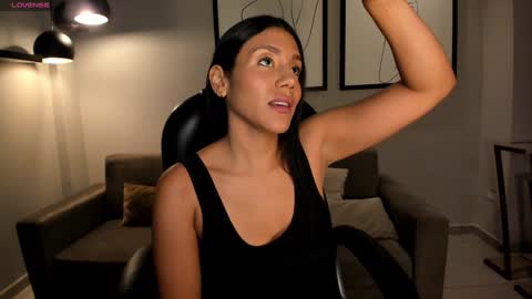 Snapshot of charlottecox_ chatting on December 9, 11:04 am Charlotte online show from December 9, 11:04 am