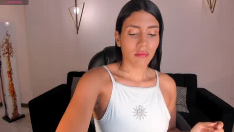 Snapshot of charlottecox_ chatting on December 14, 10:56 am Charlotte online show from December 14, 10:56 am