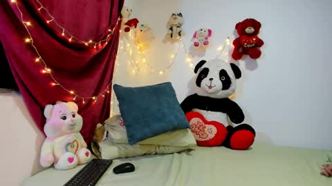 charlottee07 online show from April 28, 1:47 am