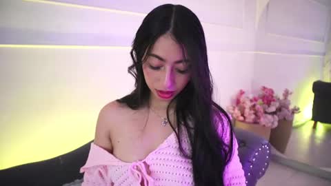 Lauren Rus online show from June 25, 12:40 pm