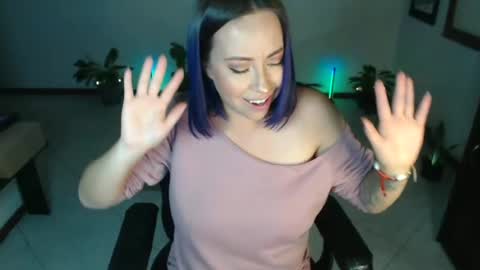 charlottezoe online show from June 20, 8:07 am
