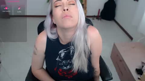 charlottezoe online show from December 4, 7:34 pm