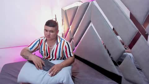 LauraCharly online show from December 2, 4:47 am