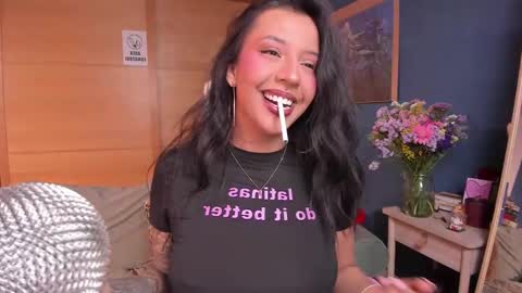 Snapshot of charming_snake_ chatting on March 11, 4:51 pm Victoria online show from March 11, 4:51 pm