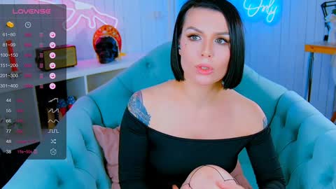 Snapshot of chaturkaterina chatting on December 5, 8:33 pm Miss Harmony online show from December 5, 8:33 pm
