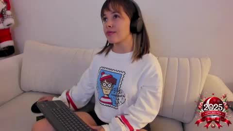 Snapshot of cheek_chic12 chatting on January 6, 11:31 pm Regina Phalange online show from January 6, 11:31 pm