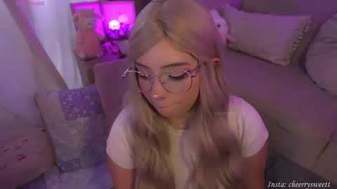 Baby Cherry online show from January 31, 10:30 pm