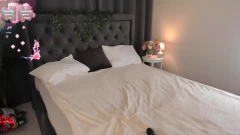 cheezy_cream online show from December 19, 7:28 pm