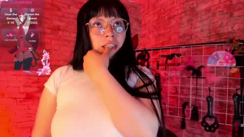 Snapshot of cherry_xoxx chatting on October 4, 11:27 am online show from October 4, 11:27 am