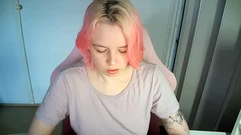 cherrybaby_0 online show from June 17, 2:07 pm