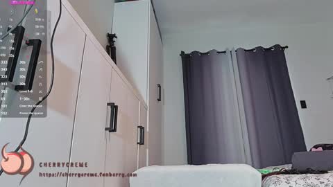 Snapshot of cherrycreme chatting on September 10, 2:22 am Cherry online show from September 10, 2:22 am