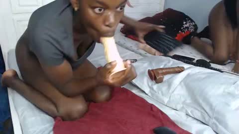 cherryebonny online show from October 4, 11:53 pm