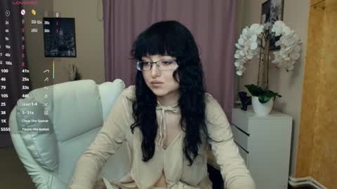Isabel online show from May 9, 8:00 pm