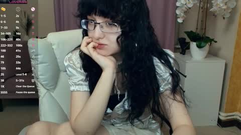 Isabel online show from May 10, 8:00 pm