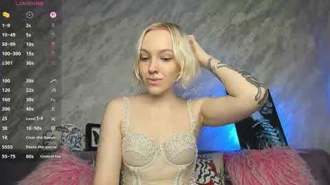 Cheryl online show from October 29, 11:07 pm