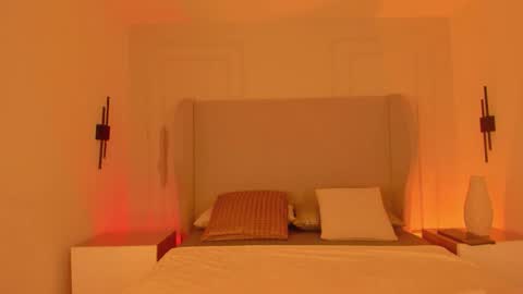 Chloe online show from November 22, 1:03 pm