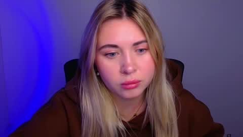 Chloe online show from November 19, 9:20 am