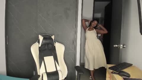 chloe online show from June 25, 11:50 pm