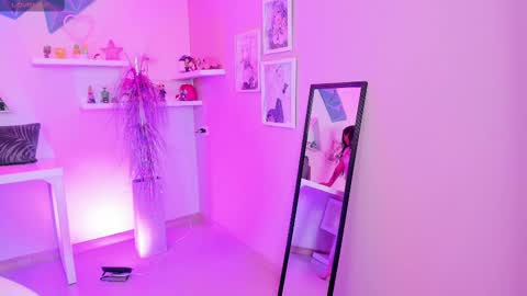 Snapshot of chloe_fischer chatting on September 15, 2:47 pm Chloe online show from September 15, 2:47 pm