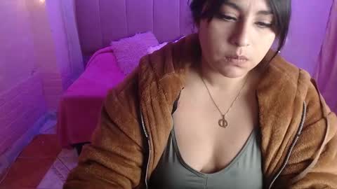 Snapshot of chloe_smith5 chatting on October 16, 2:52 pm chloe_smith5 online show from October 16, 2:52 pm