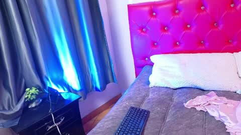chloe_stark_ online show from June 5, 6:52 am