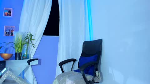 Snapshot of chloe_sweet7 chatting on January 15, 3:33 am Chloe Miller online show from January 15, 3:33 am
