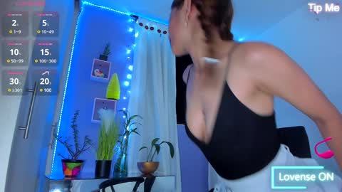 Snapshot of chloe_sweet7 chatting on December 18, 2:42 am Chloe Miller online show from December 18, 2:42 am