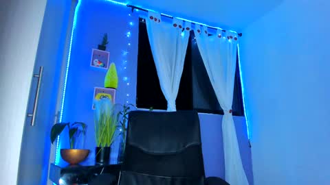 Snapshot of chloe_sweet7 chatting on December 28, 5:33 am Chloe Miller online show from December 28, 5:33 am