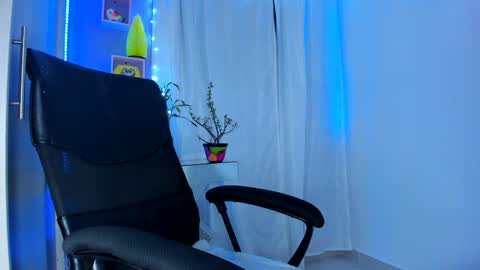 Snapshot of chloe_sweet7 chatting on December 25, 12:05 am Chloe Miller online show from December 25, 12:05 am
