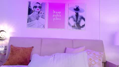 chloeferreira online show from February 5, 4:48 am