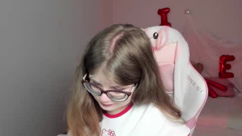 ChloeHalses online show from February 17, 5:07 am