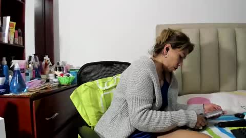 Snapshot of chloemiller__ chatting on February 4, 10:55 pm chloemiller online show from February 4, 10:55 pm