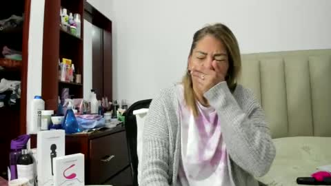Snapshot of chloemiller__ chatting on March 1, 10:10 pm chloemiller online show from March 1, 10:10 pm