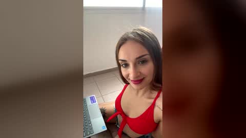 Chloe Rae online show from December 1, 5:15 pm