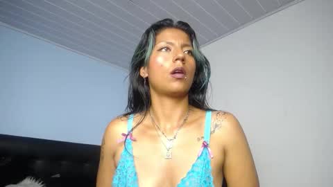 chloewills_ online show from January 10, 6:12 pm