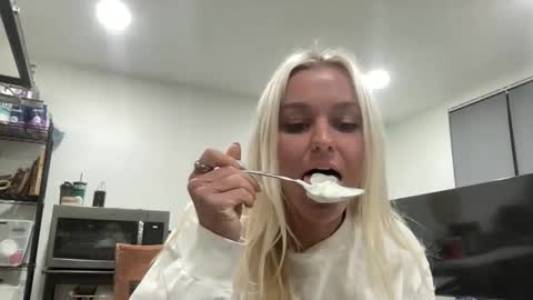 Chloe Babe online show from January 10, 7:57 am