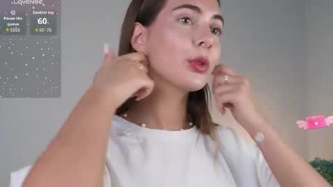 chloi_hes online show from October 22, 11:48 am