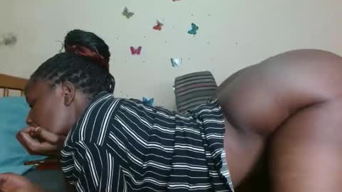 chocolatebony_ online show from March 30, 2:27 pm