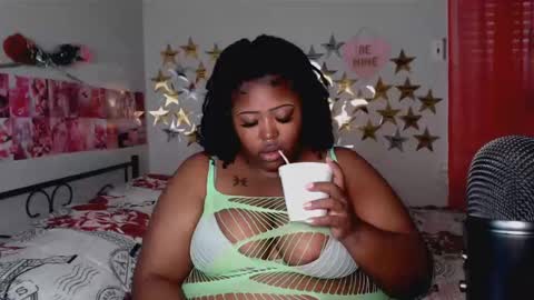 Snapshot of chocolatebunnyxx69 chatting on September 22, 6:39 pm Melina online show from September 22, 6:39 pm