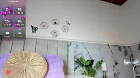 Snapshot of christal_cutee chatting on September 12, 3:18 am Christal online show from September 12, 3:18 am