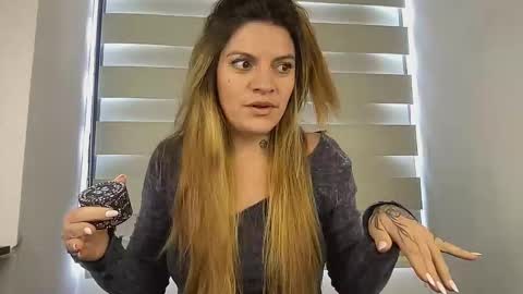 Snapshot of christine_f chatting on September 8, 3:44 pm Val riess -- Instagram free online show from September 8, 3:44 pm