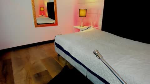 Christine  online show from October 13, 12:08 pm