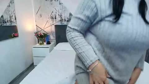 christine_show online show from December 5, 6:53 pm