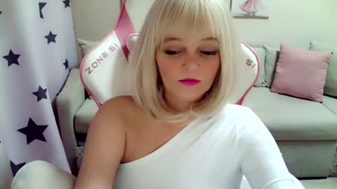 Snapshot of christirose chatting on December 27, 9:17 am Christi online show from December 27, 9:17 am