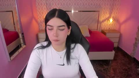 Snapshot of christy_teigen chatting on October 20, 7:28 pm CHRISTY online show from October 20, 7:28 pm